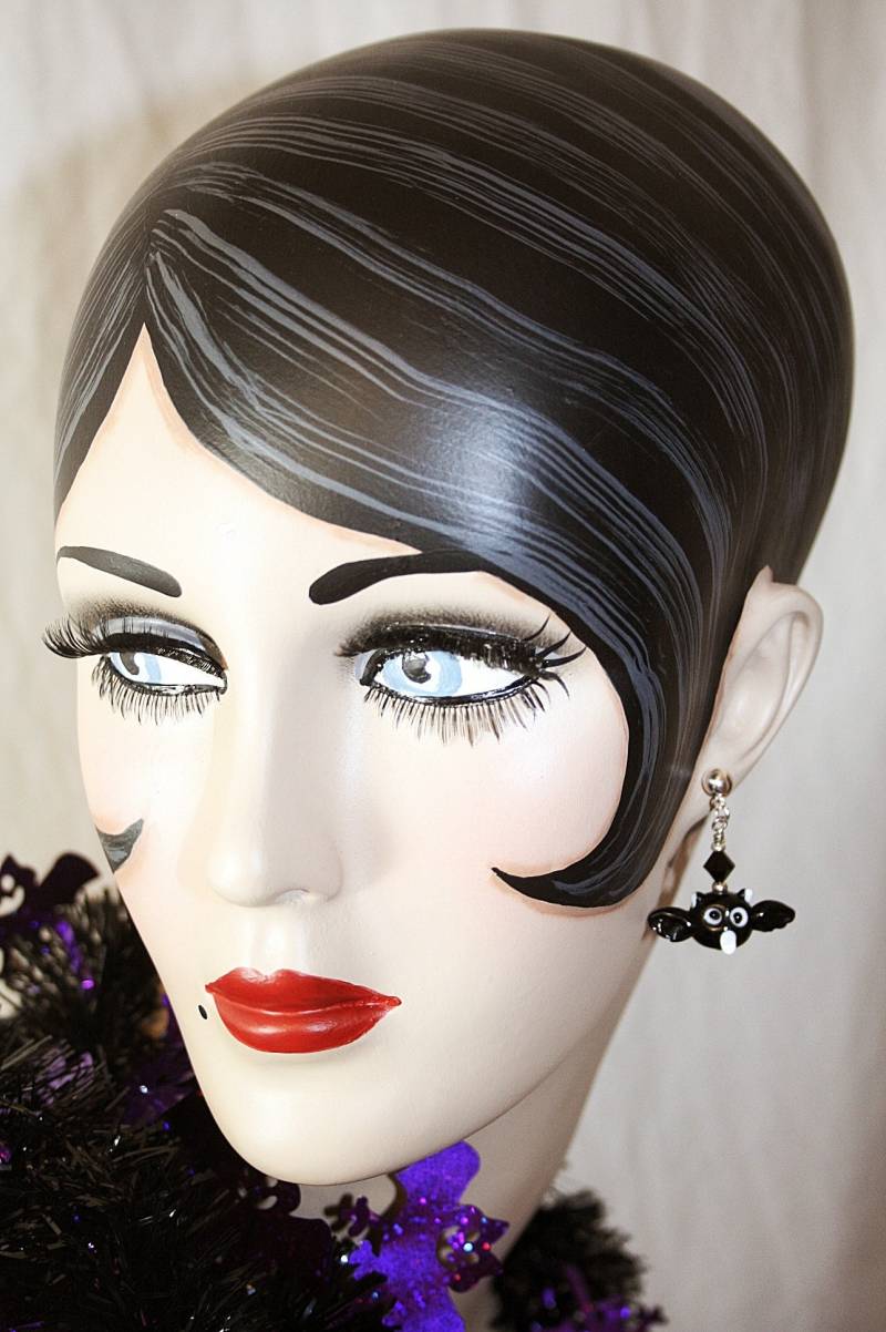 Schwarze Fledermaus Halloween Ohrringe in Mini Sarg Lampwork Geschenke Für Sie Gruselige von AuntBeasBling