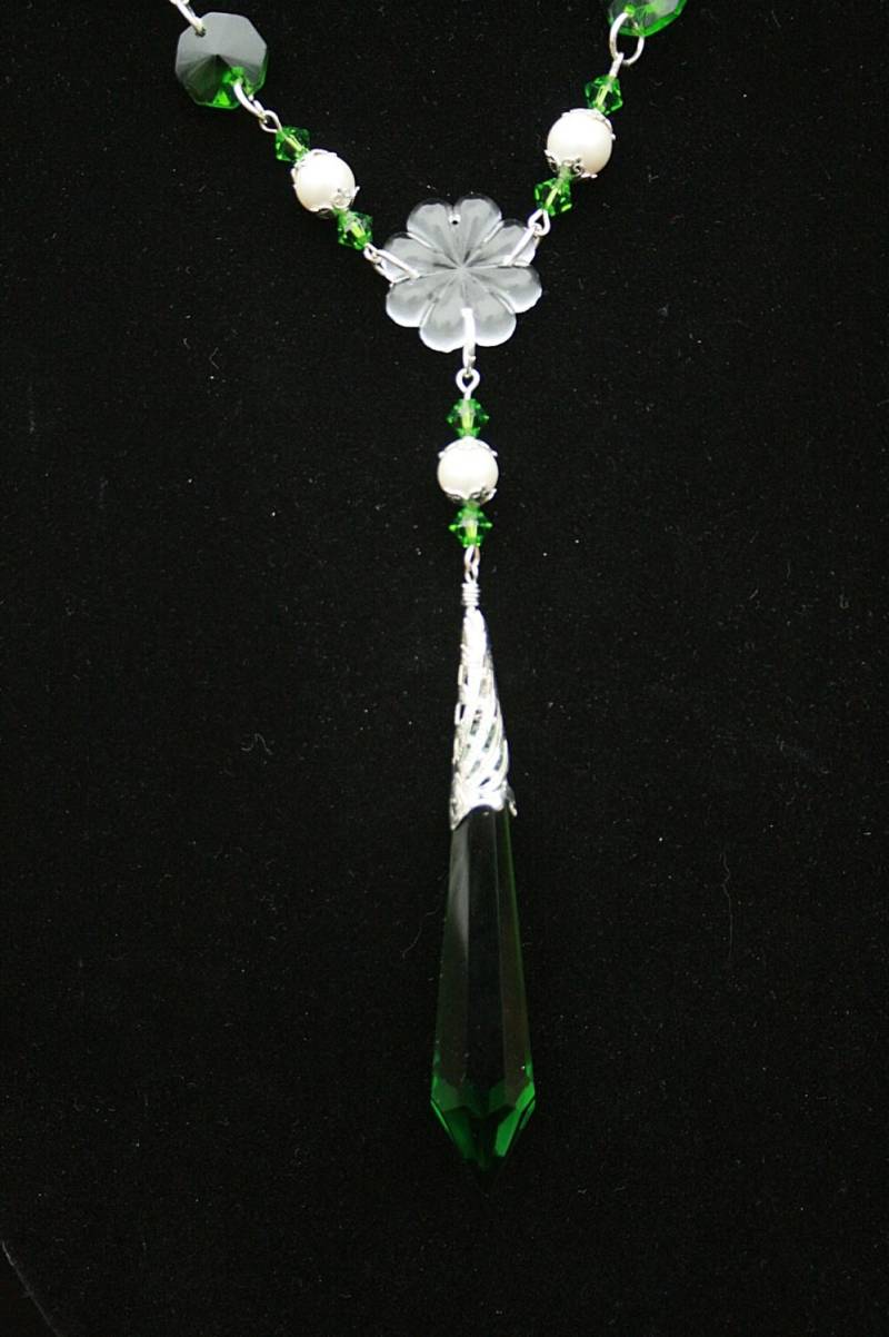 Smaragdgrüne Kristall - Und Kunstperlenkette Aus Vintage Elements-Hochzeit Besonderer Anlass Handgefertigt Handmade von AuntBeasBling