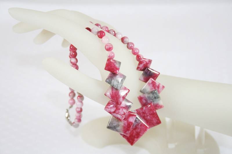 Vintage Cranberry Grey Art Glas Halskette Ungewöhnliche Auffällige Urlaub Party Zu Jedem Anlass von AuntBeasBling