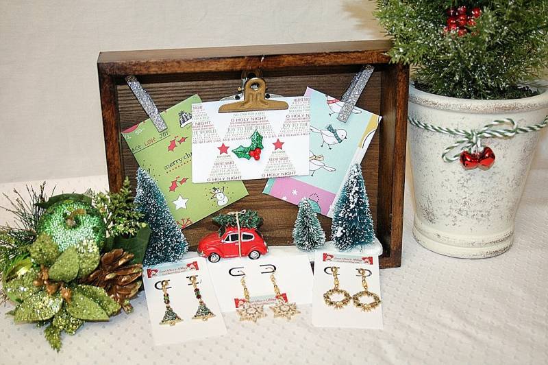 Weihnachten Ohrring Trio Geschenk Set Ohrringe in Schatten Box Schneeflocke Weihnachtsbaum Kranz von AuntBeasBling