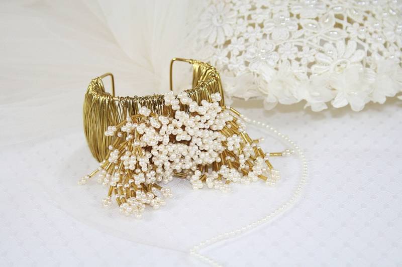 statement Armband Gold Veredelt Faux Pearl Manschettenarmband Vintage Pearls Hochzeitsarmband Einzelstück von AuntBeasBling