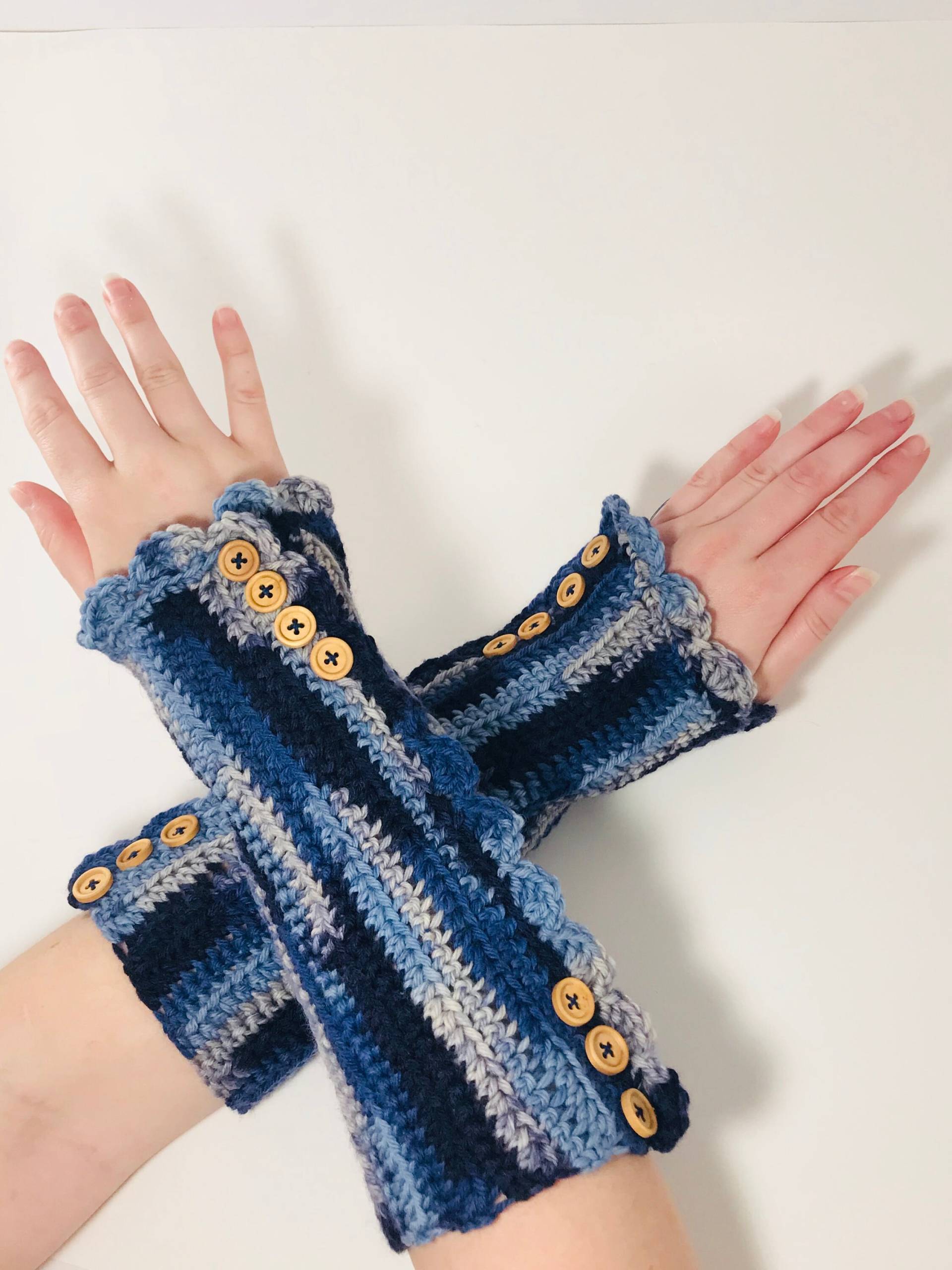 Mehrfarbige Gehäckelte Armstulpen Mehrfarbige Gehäckelte Armstulpen von AuntBooBoosGifts
