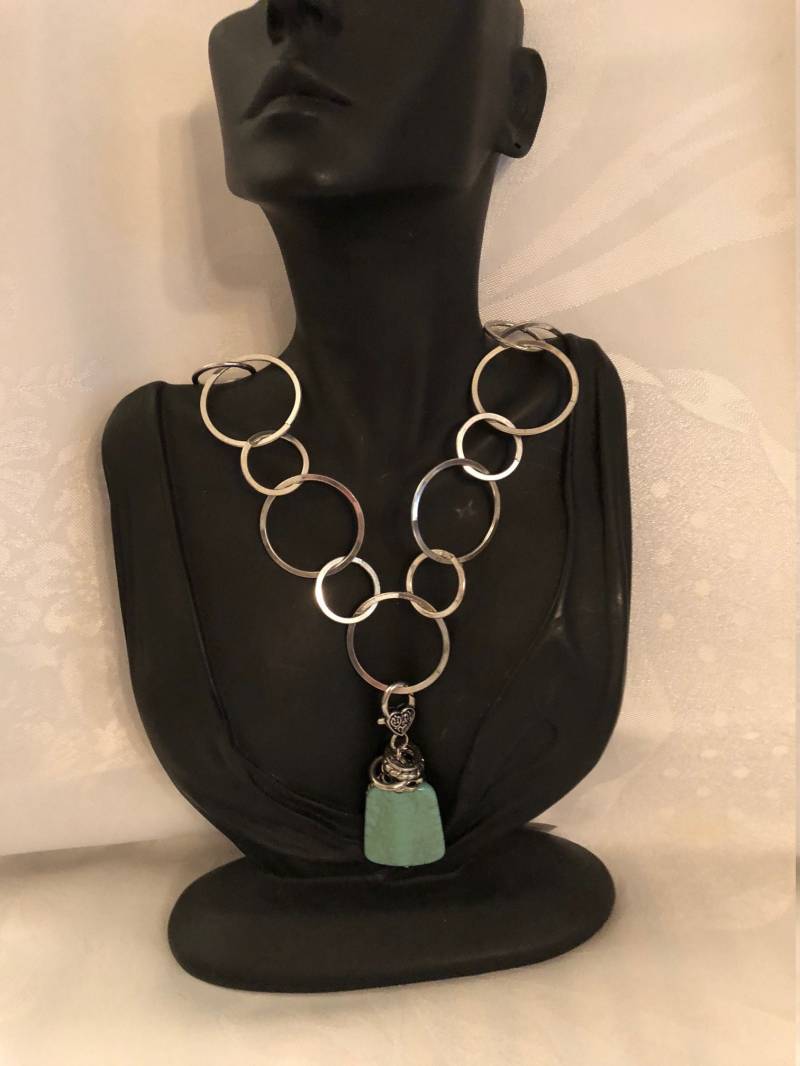 Necklace.large Silber Loop Kette.polierter Turquose Stone.silver Herz Mit Verschiedenen Größe Kreisen Und Designs von AuntBsCottage