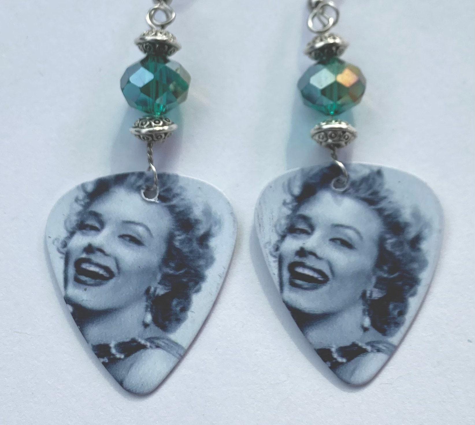 1 Paar Marilyn Monroe Plektrum Ohrringe 1 Paar Marilyn Monroe Plektrum Ohrringe von AuntShellDesigns
