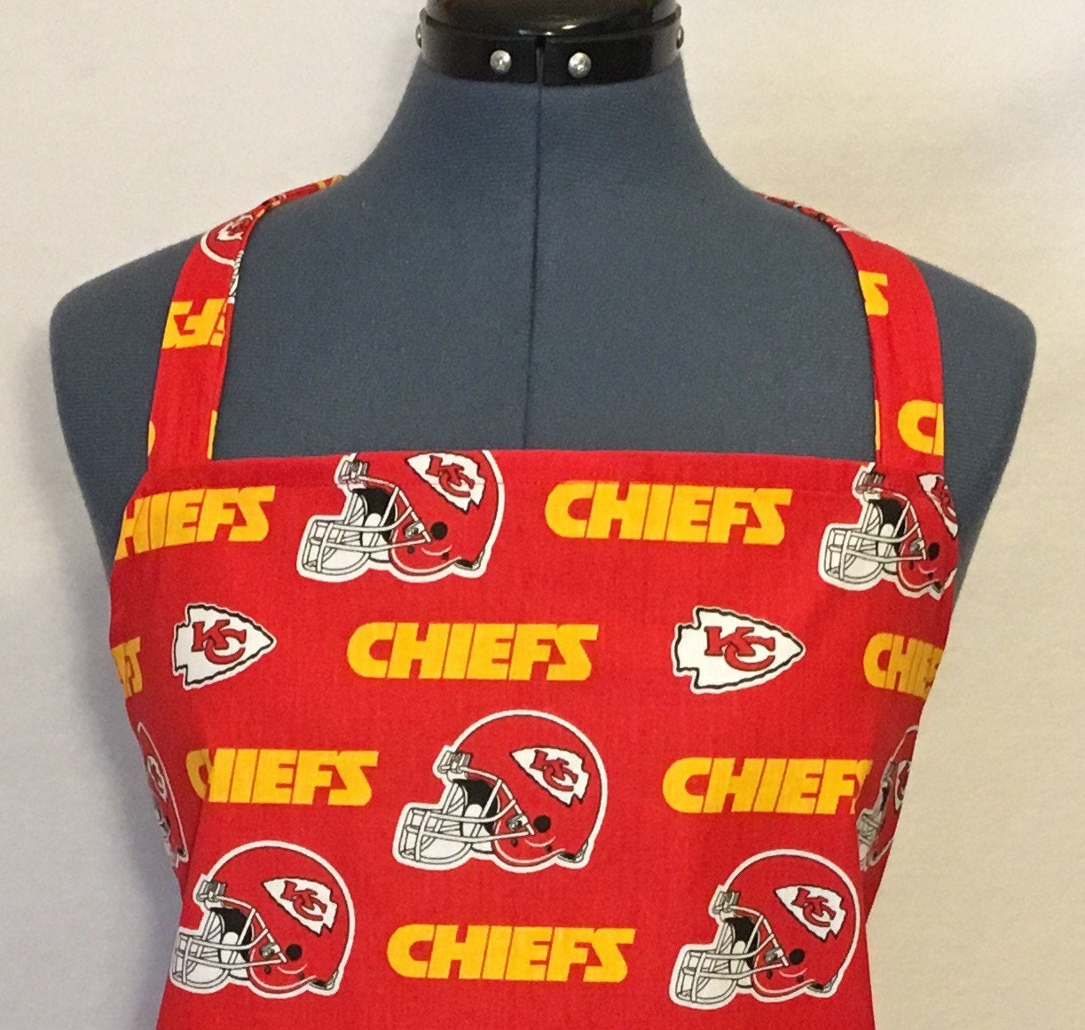 Kansas City Chiefs - Grillschürze Mit Taschen von AuntShellDesigns