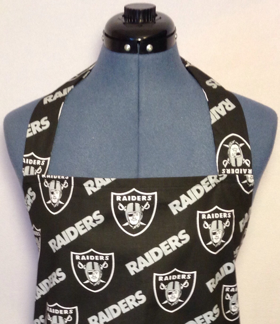 Raiders - Full Size Grillschürze Mit Taschen von AuntShellDesigns
