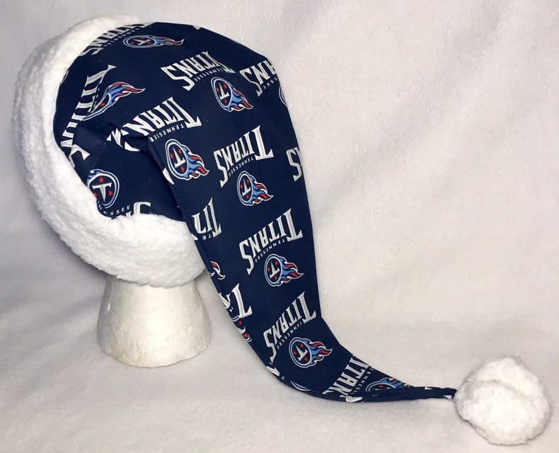 Tennessee Titans - Weihnachtsmütze in Erwachsenengröße von AuntShellDesigns