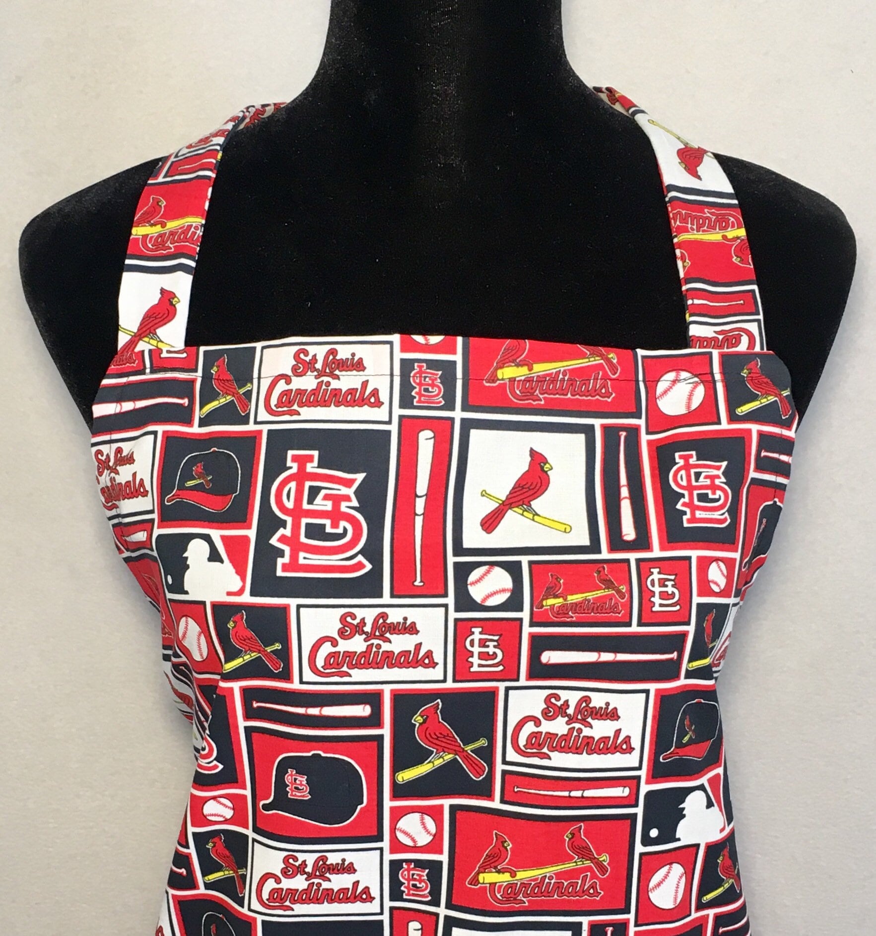 st Louis Cardinals - Grillschürze in Originalgröße Mit Taschen von AuntShellDesigns