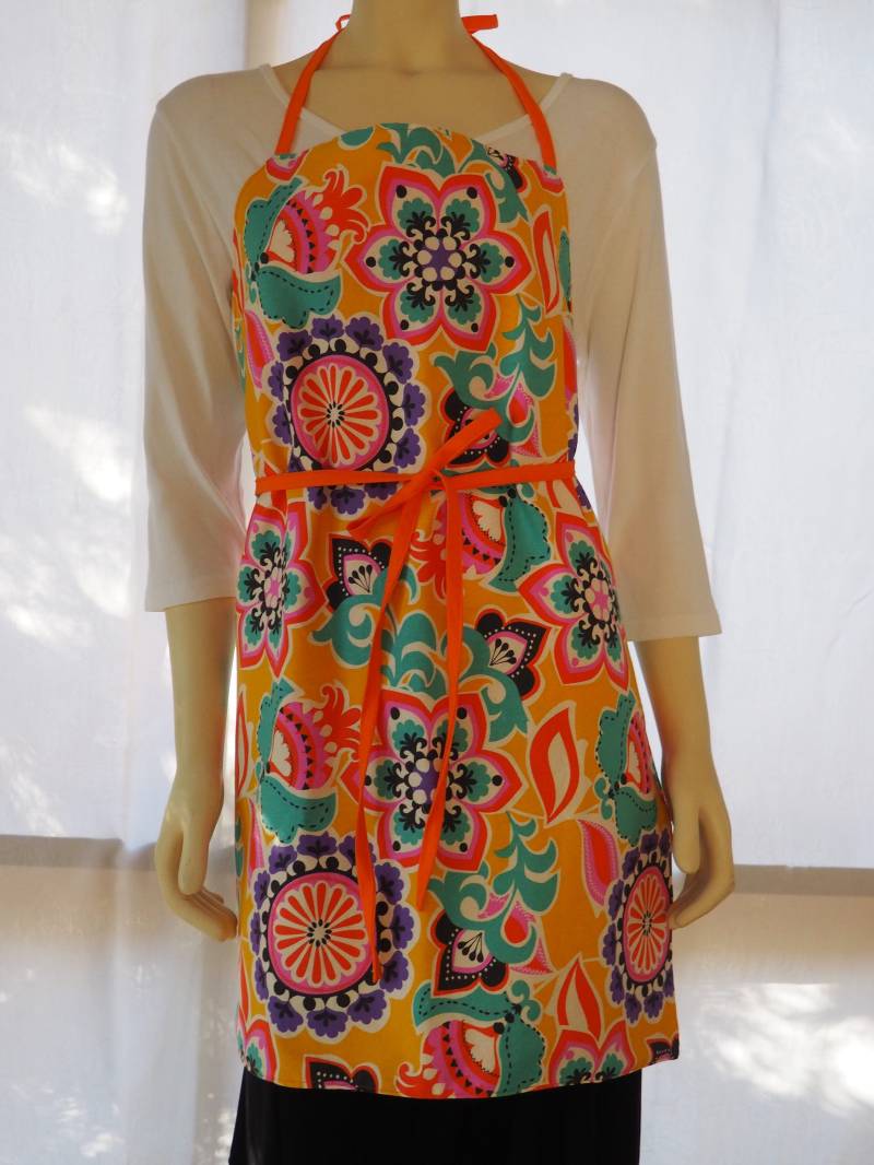 Orange Schürze, Volkskunst Handgefertigt, Erwachsene Größe Orange Schürze, Volkskunst Handgefertigt, Erwachsene Größe von AuntTerrysCreations