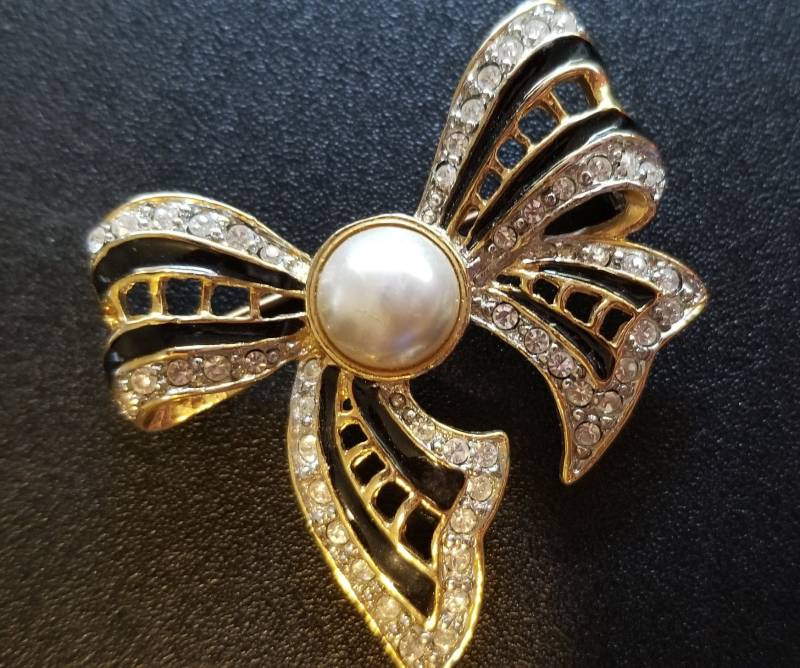 Vintage-Schwarz Und Gold Mit Perle Pin von AuntiesVintageFinds