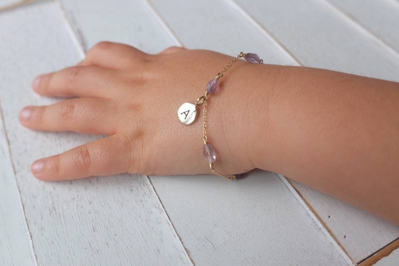 Amethyst Geburtsstein Armband Für Baby Und Kind-Baby Armband - Säugling Geschenk - Name Schmuck - Anfang Charme Geburtstagsgeschenk Mädchen von Aupetitpied