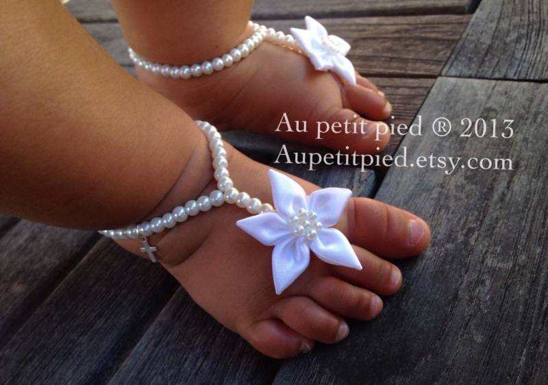 Baby-Barfußsandalen Mit Kreuz - Baby-Mädchen-Taufgeschenk Taufschuhe Neugeborenen-Foto-Requisite von Aupetitpied