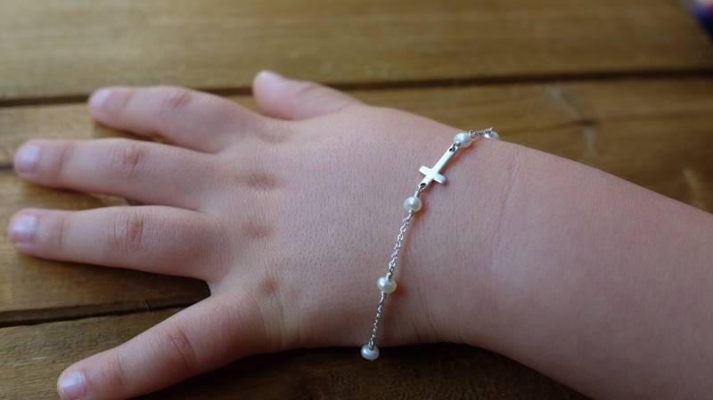 Baby Taufe Armband, Kreuz Armband, Taufschmuck, Perle Armband, Patenkind Geschenk, Baby Mädchen Kreuz Schmuck, Widmung Geschenk von Aupetitpied