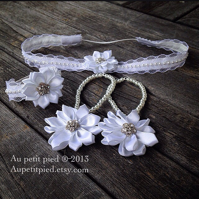 Barfuß Sandalen Set-stirnband Baby Foto Requisite-Kleinkind-Blumenmädchen-Weiße Blume Braut - Taufe-Kleines Mädchen von Aupetitpied