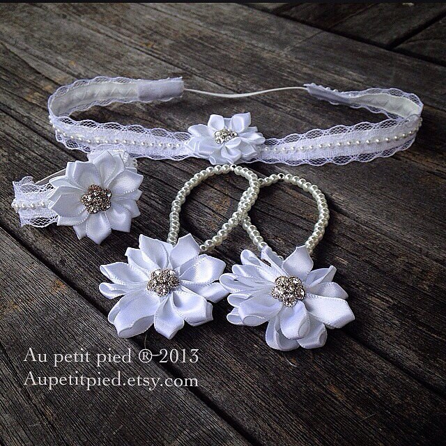 Barfuß Sandalen Set-stirnband Baby Foto Requisite-Kleinkind-Blumenmädchen-Weiße Blume Braut - Taufe-Kleines Mädchen von Aupetitpied