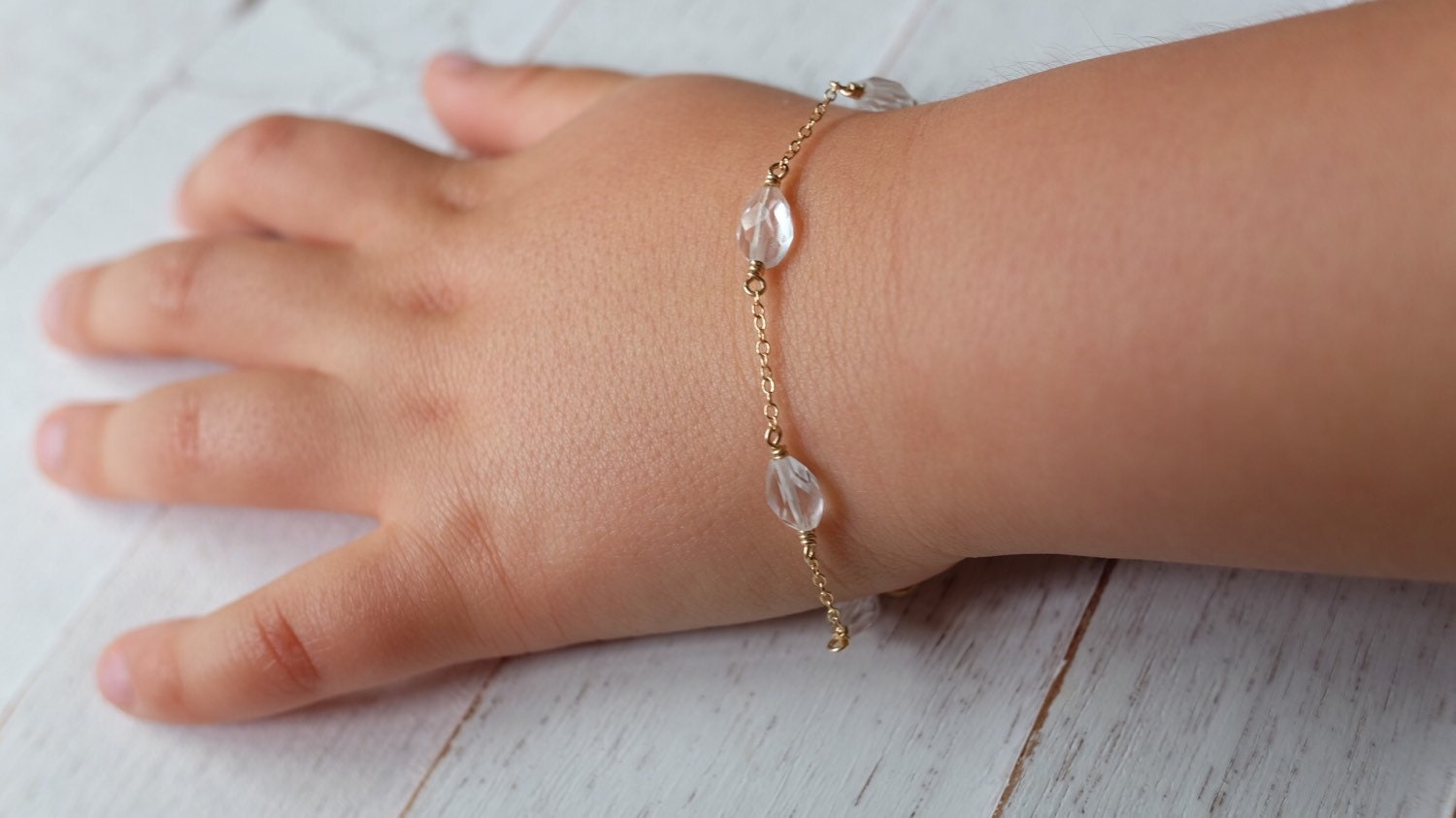 Feines Gold Baby Armband Mit Klaren Kristallen - Neugeborenen Schmuck, Tauf Andenken, Mädchen Geburtstag Geschenk von Aupetitpied