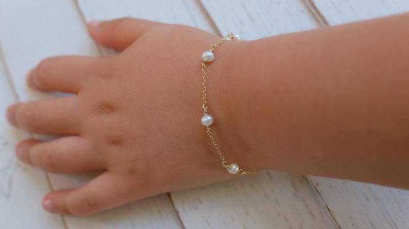 Gold Und Perle Baby Armband-Gold Armband-Baby-Dusche-Geschenk-Baby Mädchen Geschenk-Kleinkind Armband-Taufgeschenk-Taufgeschenk-Andenken von Aupetitpied