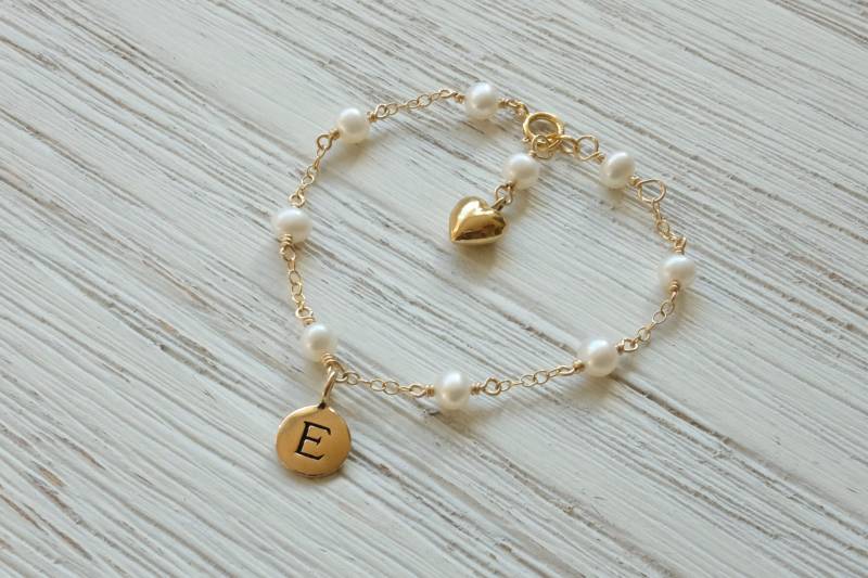 Personalisiertes Perlen Baby Armband-Initial Armband-Baby Dusche Geschenk-Baby Mädchen-Kleinkind Armband-Taufe-Taufe-Herz-Baby Namen von Aupetitpied