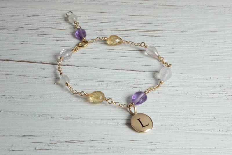 Personalisiertes Edelstein Armband Kinder Initial Geschenk Für Baby Einzigartiges von Aupetitpied