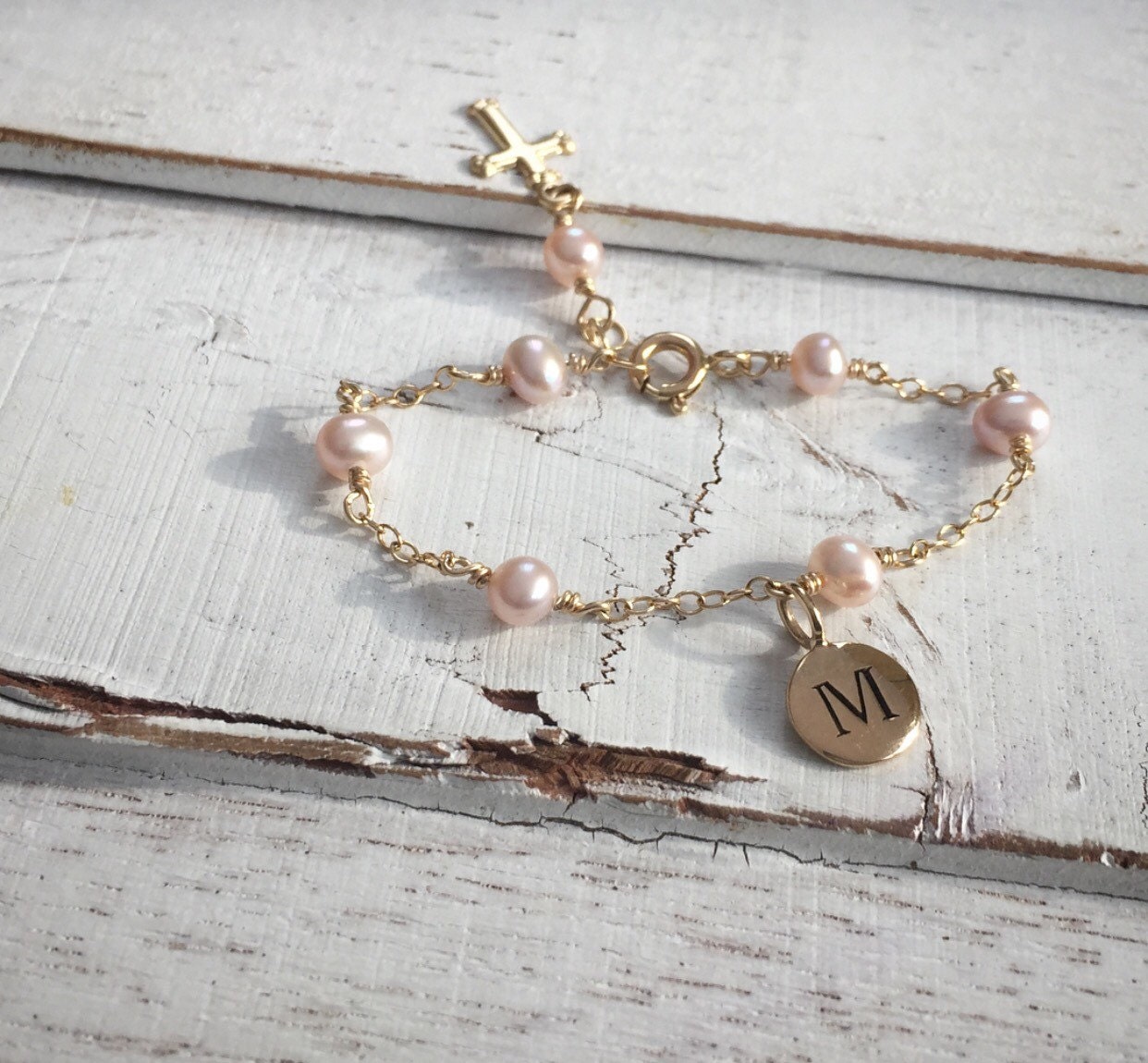 Personalisiertes Gold Und Perle Kreuz Armband-Initial Armband-Kleinkind Armband-Taufe-Gott Kind Geschenk-Taufe-Baby Armband-Patenkind Geschenk von Aupetitpied