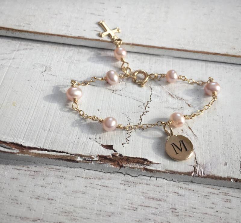 Personalisiertes Gold Und Perle Kreuz Armband-Initial Armband-Kleinkind Armband-Taufe-Gott Kind Geschenk-Taufe-Baby Armband-Patenkind Geschenk von Aupetitpied