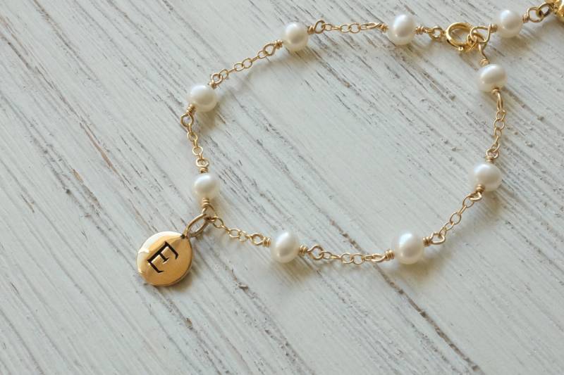 Personalisiertes Perlen Baby Armband-Initial Armband-Baby Dusche Geschenk-Baby Mädchen-Kleinkind Armband-Taufe-Taufe-Herz-Baby Namen von Aupetitpied