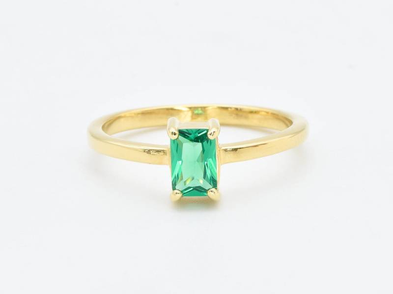 Gold Smaragd Baguette Ring, Zierliche Versprechen Minimalist Mai Birthstone Solitaire von AuraFaithJewelry
