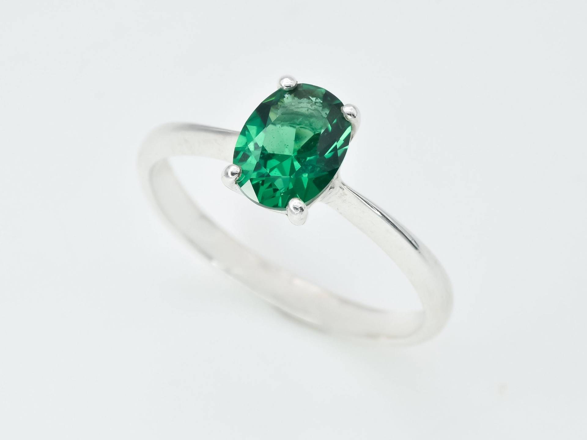 Solitär Smaragd Ring, Silberring, Oval Kann Birthstone, Grüner Erstellt Smaragdring, Verlobungsring von AuraFaithJewelry
