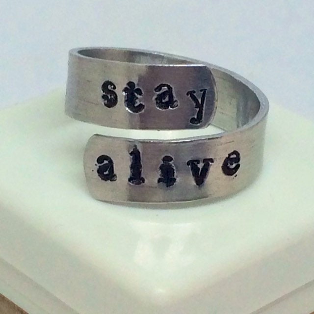 Einundzwanzig Piloten Ring - Bleiben Sie Lebendig/Metall Gestempelt Schmuck Personalisierter Einundzwanzig Piloten Ring - Bleiben Sie Lebendig/Metall Gestempelt Schmuck Personalisierter von AuralVision