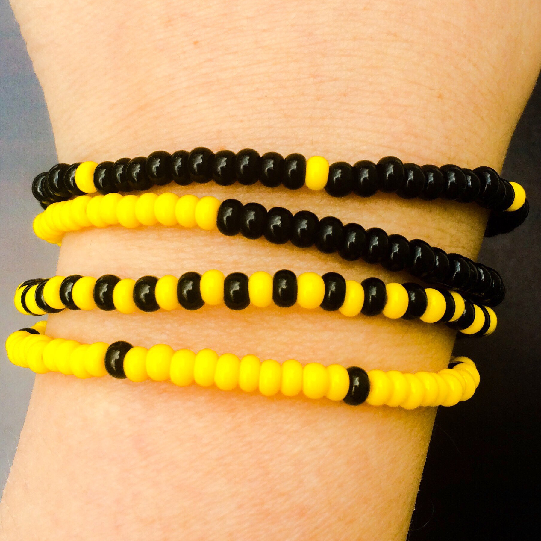 Twenty One Pilots Trench Bracelet Set/Schwarze Und Gelbe Armbänder Twenty One Pilots Trench Bracelet Set/Schwarze Und Gelbe Armbänder von AuralVision