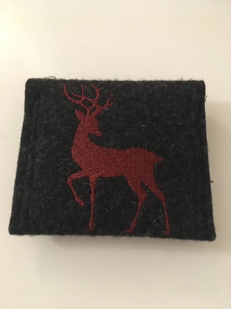 Patronenetui Aus Filz Für Die Jagd Schwarz Bestickt Mit Hirsch von AureaArtisShop