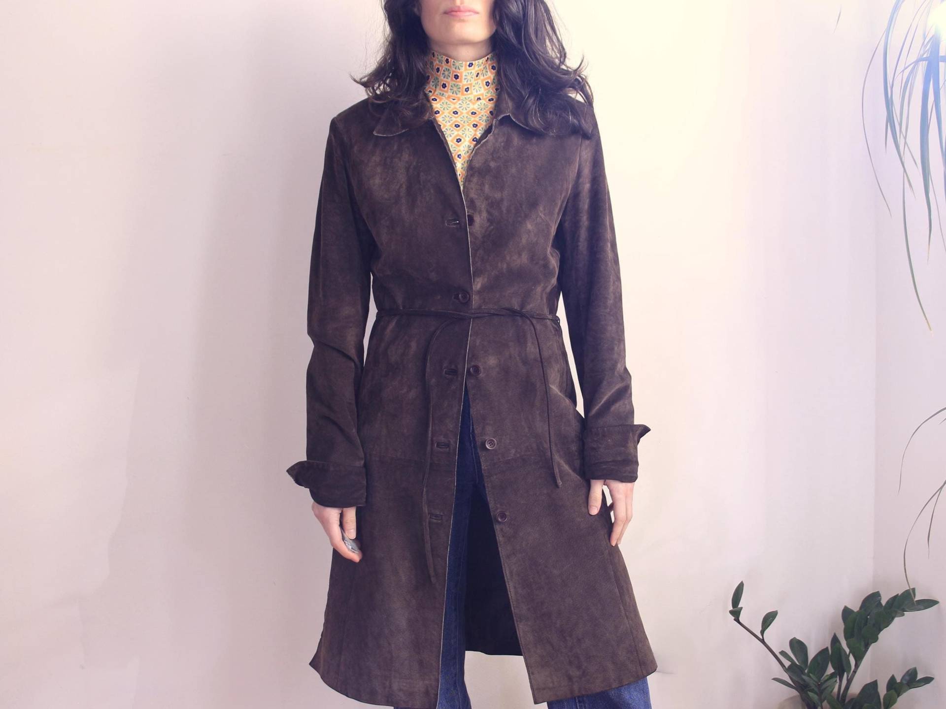 Dunkelbrauner Wildleder-Trenchcoat, Taillierter Vintage-Ledermantel, Wildlederjacke Aus Den 90Er-Jahren, Langer Mantel Mit Knöpfen, Brauner von Aureliavtg
