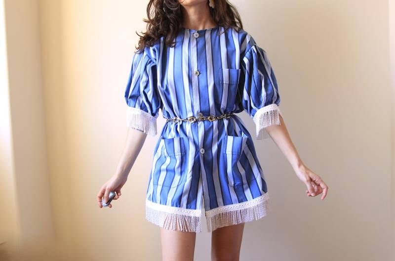 Upcycled Blau Gestreiftes Minikleid, Sommer Fransenkleid, Baumwollhemdkleid Mit Fransen Puffärmel Sommerkleid - Ballonärmel Tunikakleid von Aureliavtg