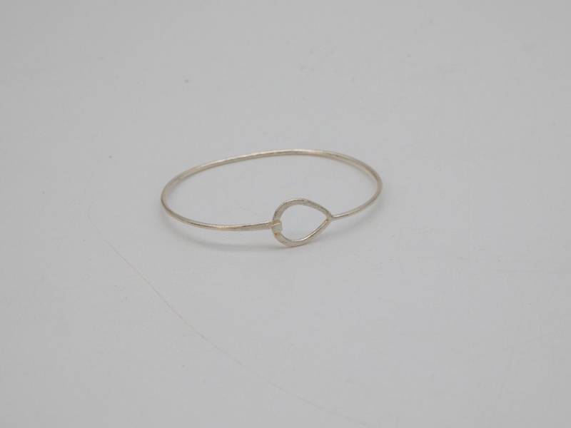 Aurelie Armreif Silberaarmreif "Lana" mit Tropfen Ornament von Aurelie