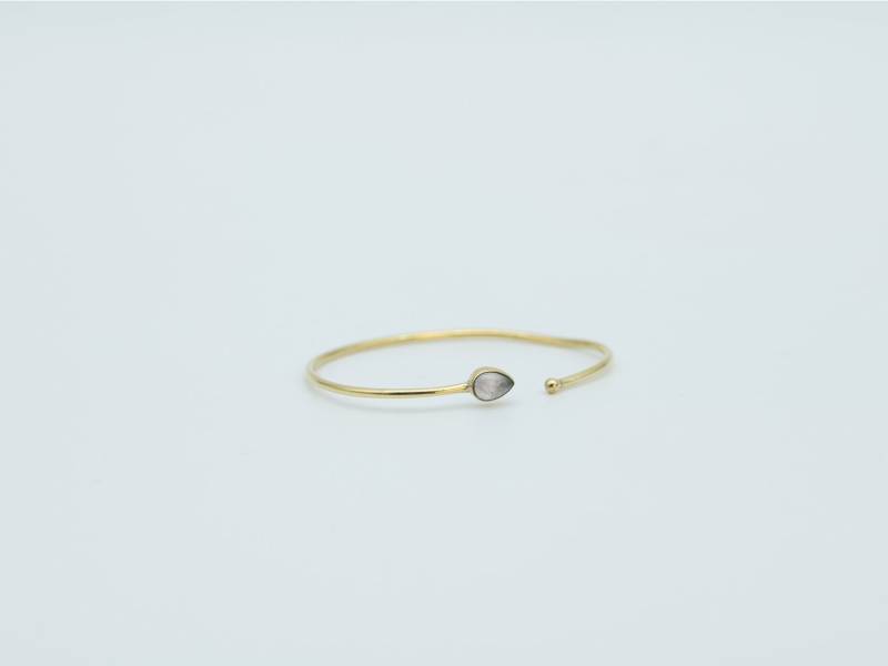 Aurelie Armreif Stapelarmreif gold mit Edelstein, Messingarmreif gold von Aurelie