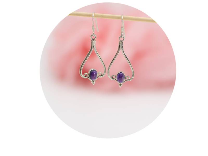 Aurelie Paar Ohrhänger Verspielte Hängeohrringe aus 925 Sterling Silber mit lila Amethyst, 925 Sterling Silber von Aurelie