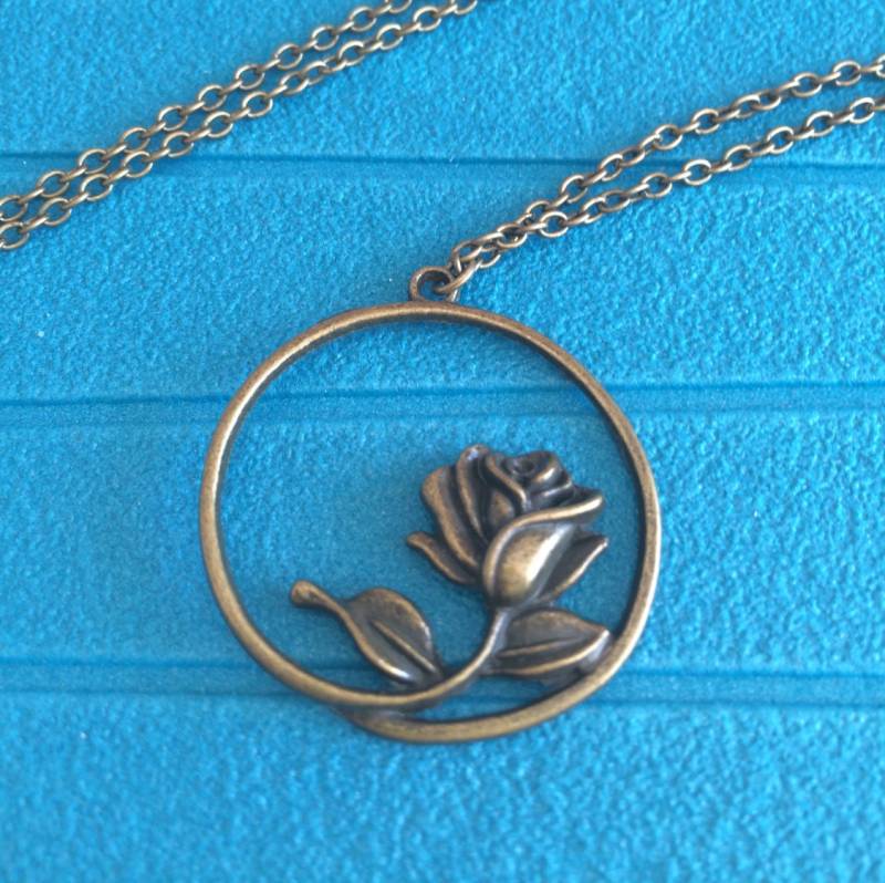 Belle's Rose Lange Halskette Belle's Rose Lange Halskette von AurelieDIY