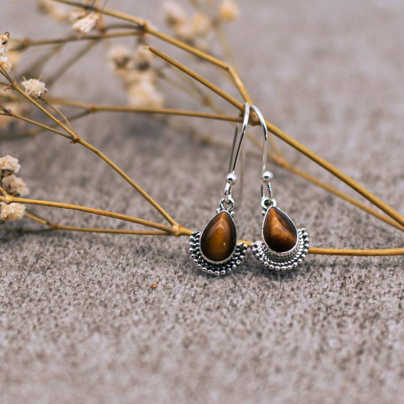 Filigrane Tropfen Hängeohrringe Mit Tigerauge von AurelieHandicrafts