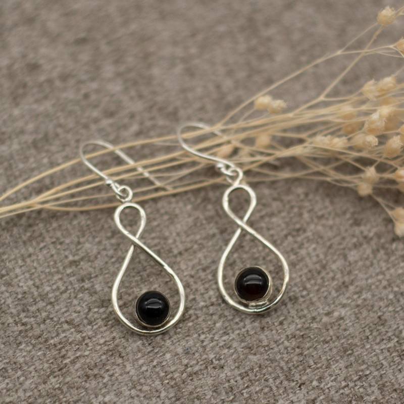 Infinity Hängeohrring Mit Edelstein Onyx von AurelieHandicrafts