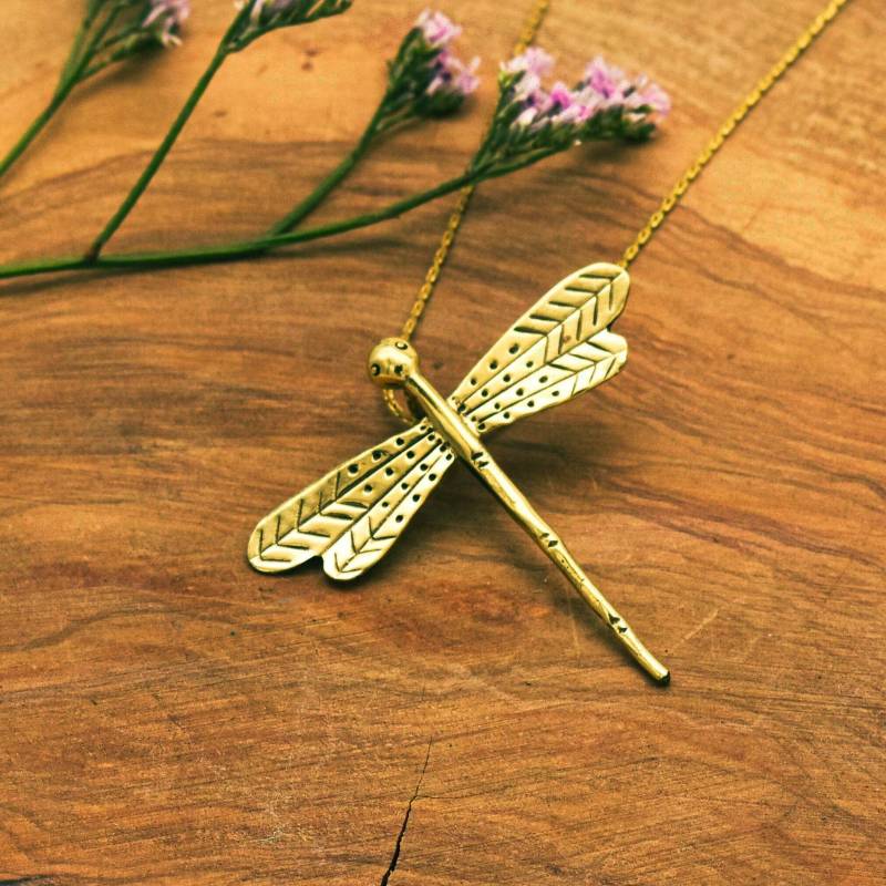 Lange Kette Mit Statement Anhänger "Libelle" Aus Messing von AurelieHandicrafts