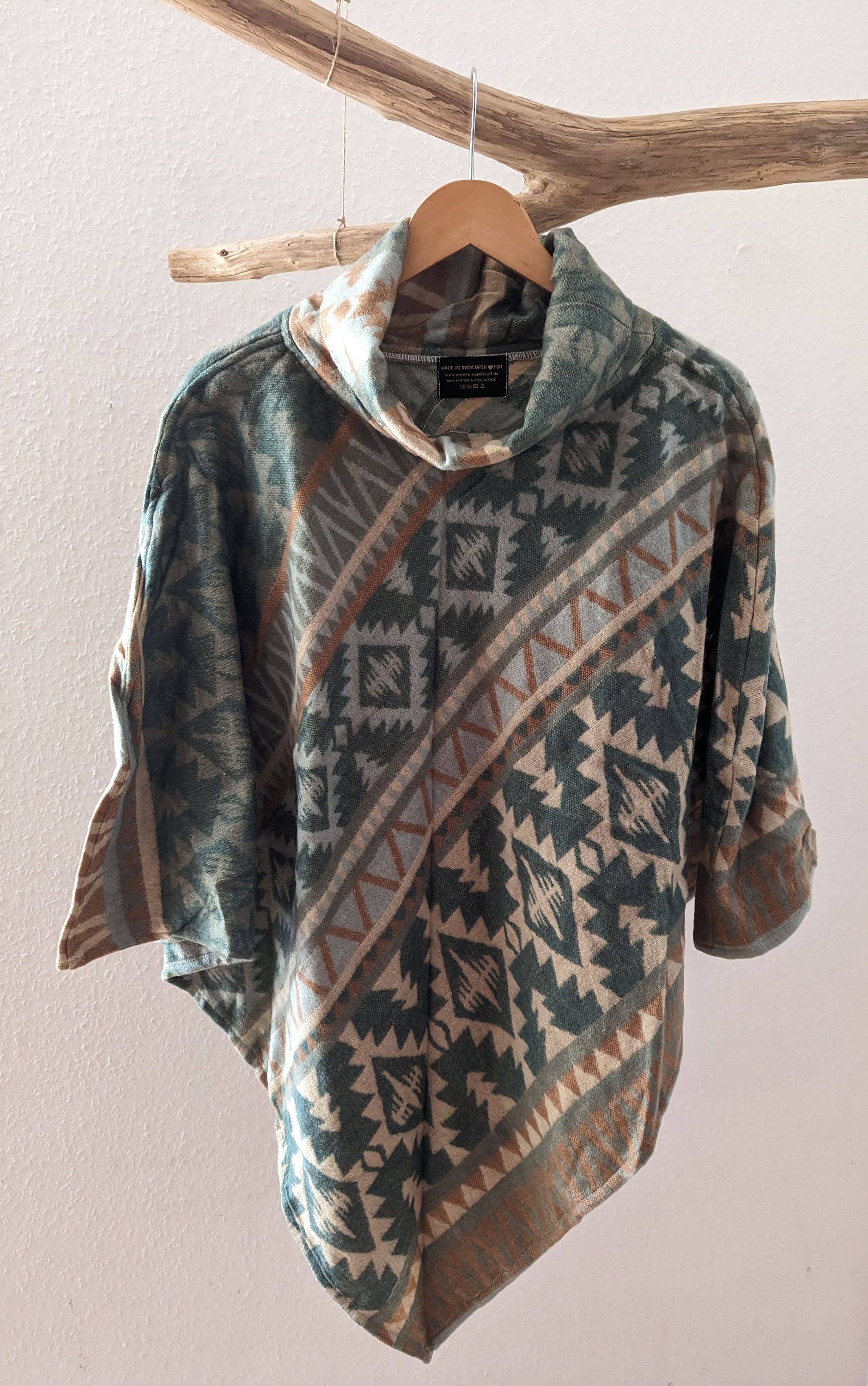 Warmer Bohemian Poncho Wim, Beige/ Blau/ Braun von AurelieHandicrafts