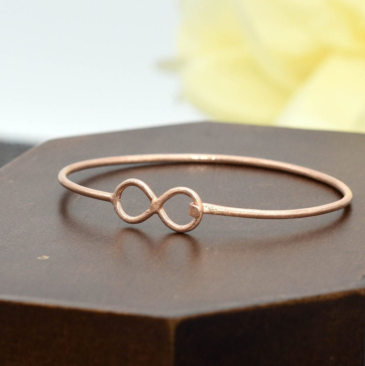 Zarter Armreif Mit Unendlichkeit Symbol Zarter Armreif Mit Unendlichkeit Symbol von AurelieHandicrafts