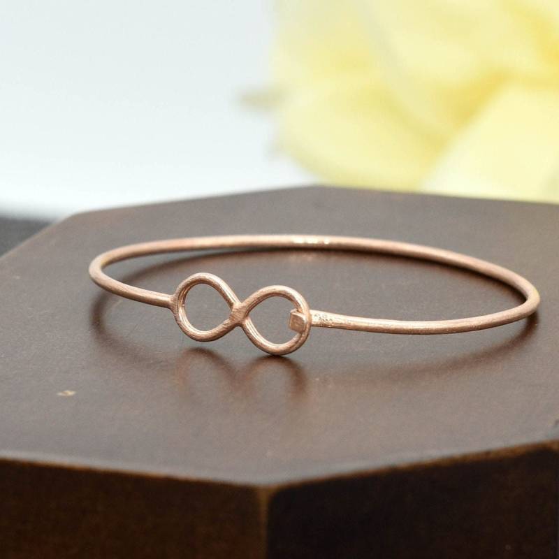 Zarter Armreif Mit Unendlichkeit Symbol von AurelieHandicrafts