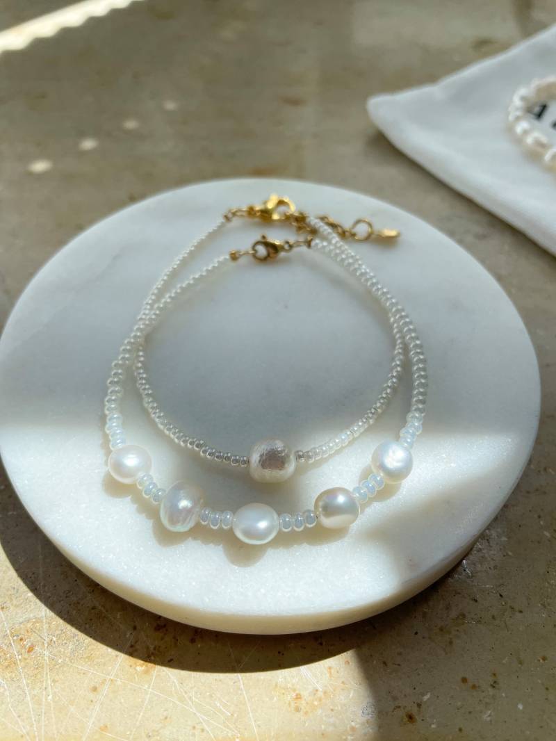 Perlenarmband Aus Süßwasserperlen Und Hochwertigen Glasperlen von AurelieOfficial