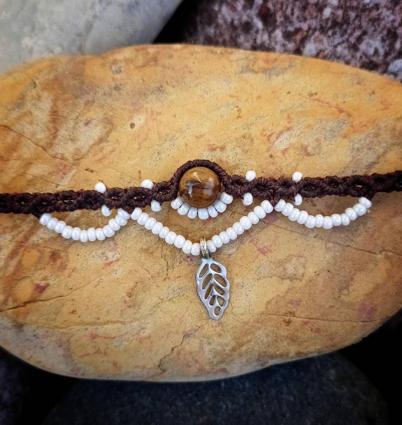 Feine Makramee-Halskette Mit Tigerauge - Oder Ochsenauge-Perle. Geschenk Für Sie. Mikro-Makramee-Schmuck. Boho-Inspiriert von AurianeMacrame