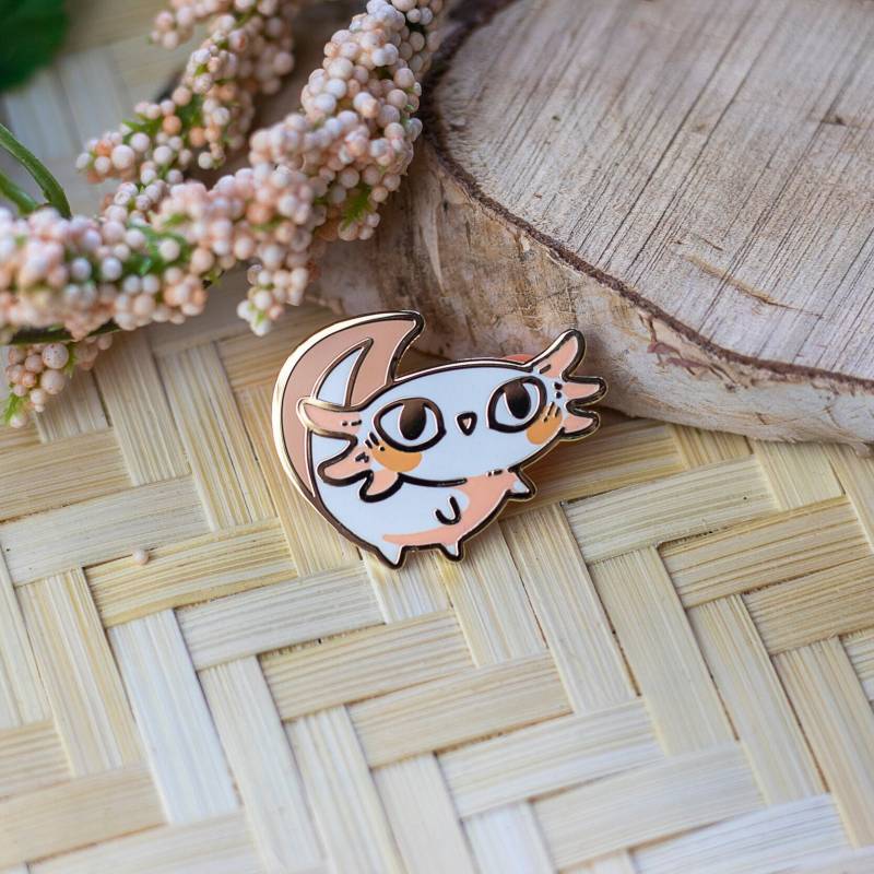 White Axolotl | Hard Enamel Pin Lapel Pin von AurigaeArt