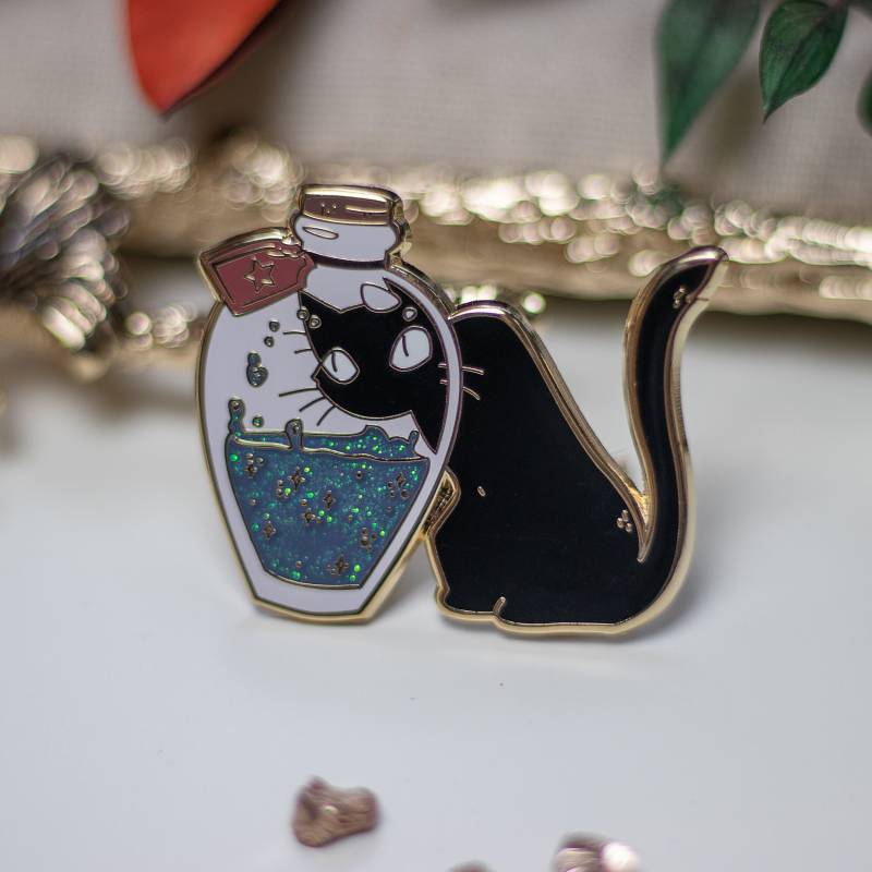starry Potion | Hard Enamel Pin Witchy Cat Lapel Pin von AurigaeArt