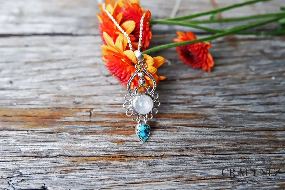 Regenbogen Mondstein & Türkis Anhänger | Boho Sommer Halskette Bali Schmuck Silber Regenbogen Mondstein & Türkis Anhänger | Boho Sommer Halskette Bali Schmuck Silber von Aurolius