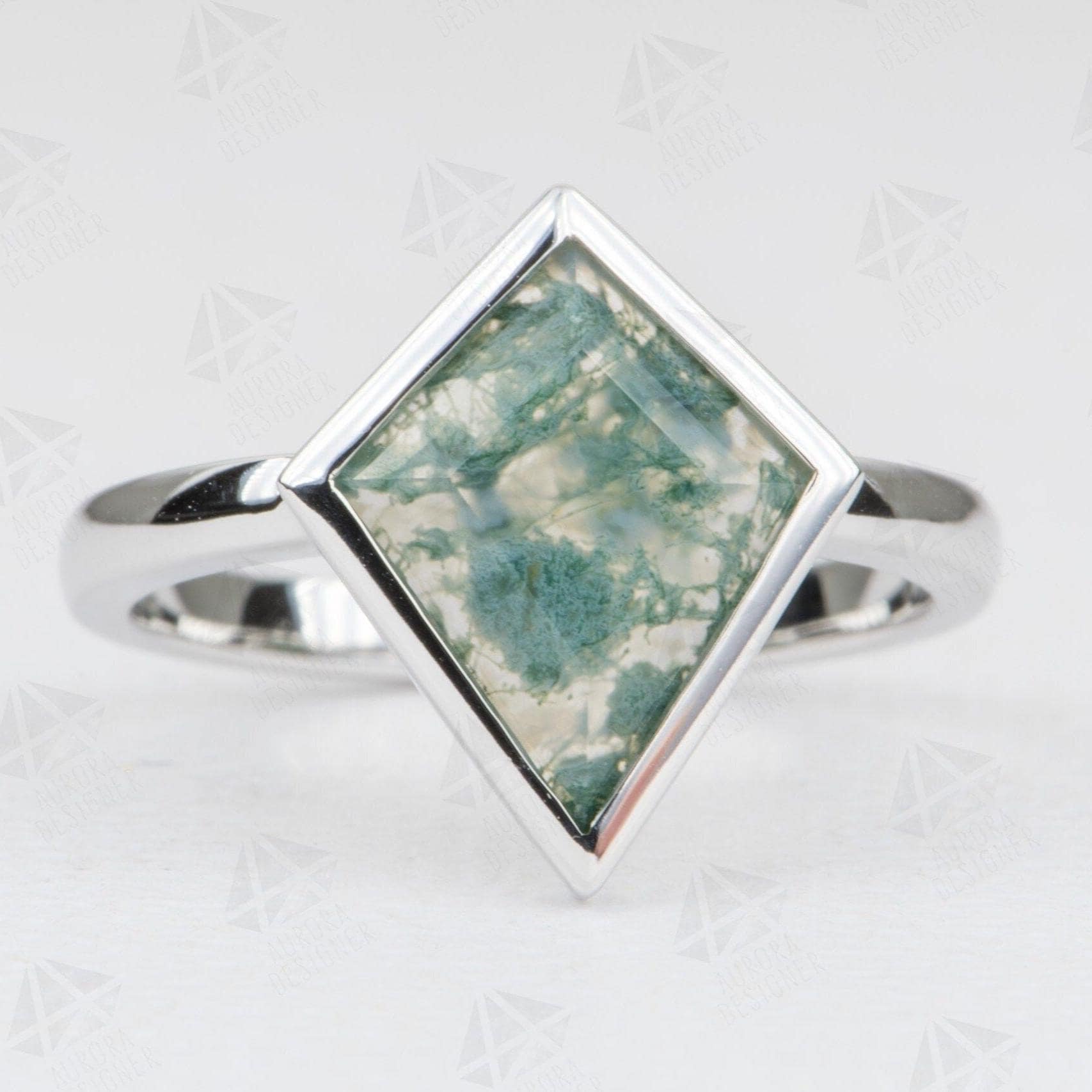 1.71Ct Drachen Form Moosachat Lünette Set Verlobungsring 14K Weißgold Low-Profile Ooak Einzigartige Alternative Braut Grün Celestial Ad1486-7 von AuroraDesigner