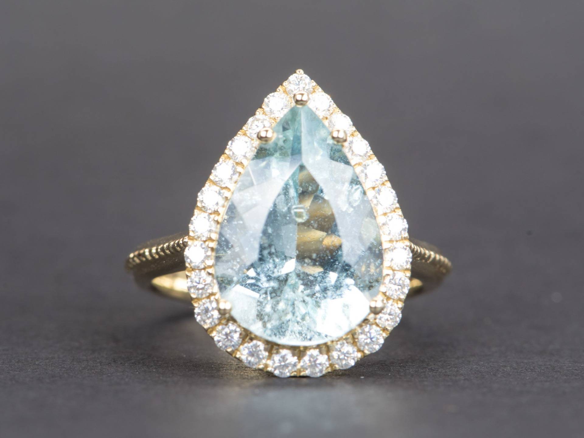 6, 48 Ct Statement-Galaxie-Aquamarin Mit Moissanit-Halo-Verlobungsring Aus 9-Karätigem Gelbgold, Glitzernd, Einzigartiger Einschluss, Geschenk Zum von AuroraDesigner